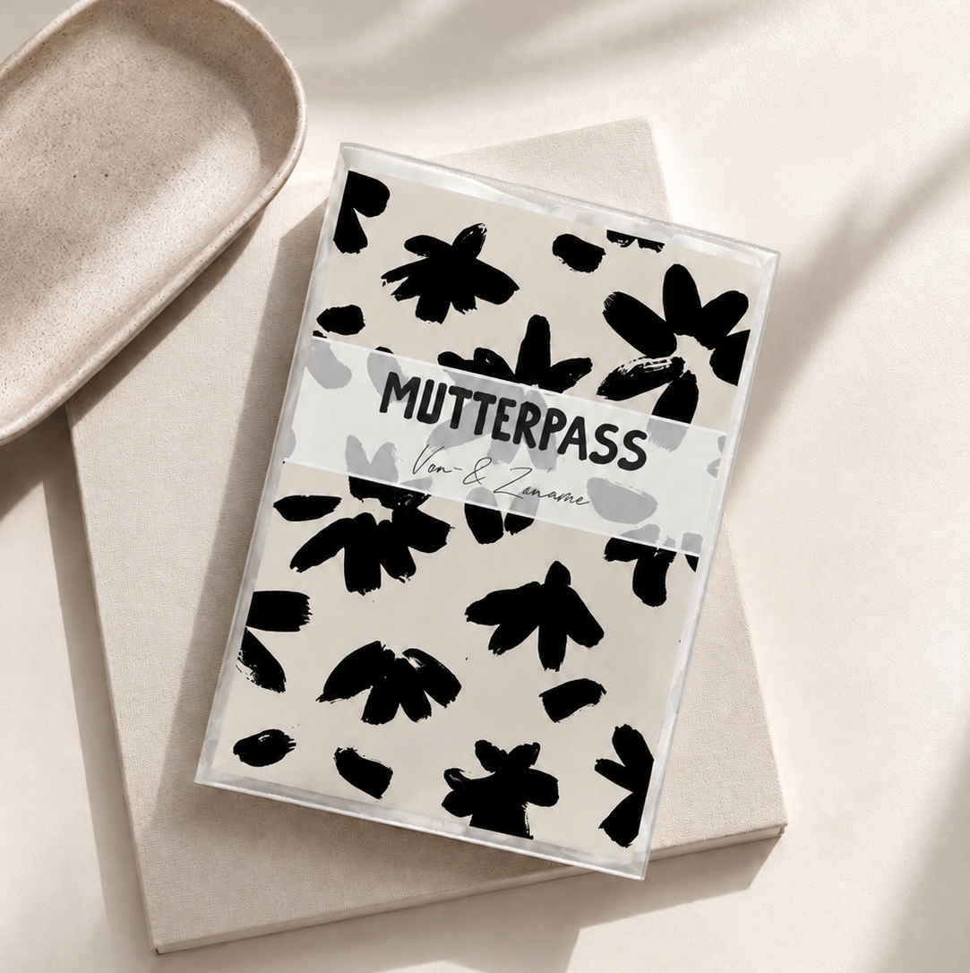 MUTTERPASSHÜLLE - Blumen schwarz beige personalisiert