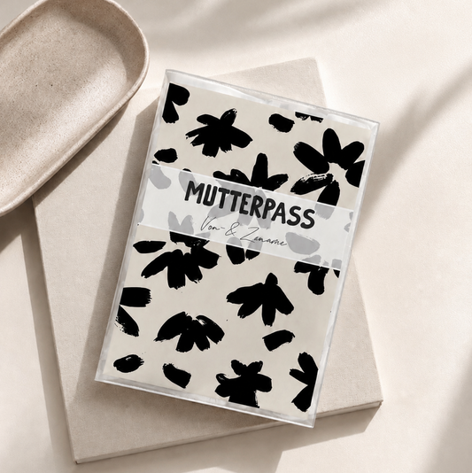 MUTTERPASSHÜLLE - Blumen schwarz beige personalisiert