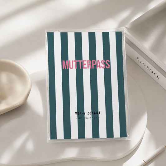 MUTTERPASSHÜLLE - Gestreift grün weiss personalisiert