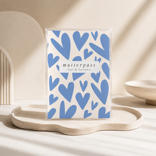 MUTTERPASSHÜLLE - Herzen blau creme personalisiert