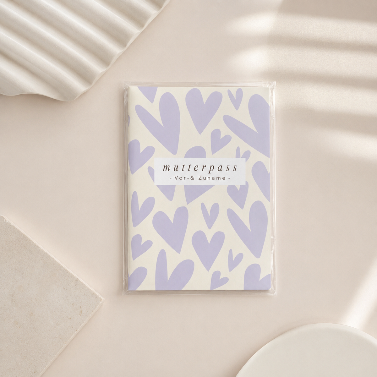 MUTTERPASSHÜLLE - Herzen lila creme personalisiert