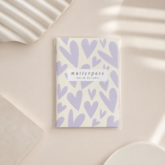 MUTTERPASSHÜLLE - Herzen lila creme personalisiert