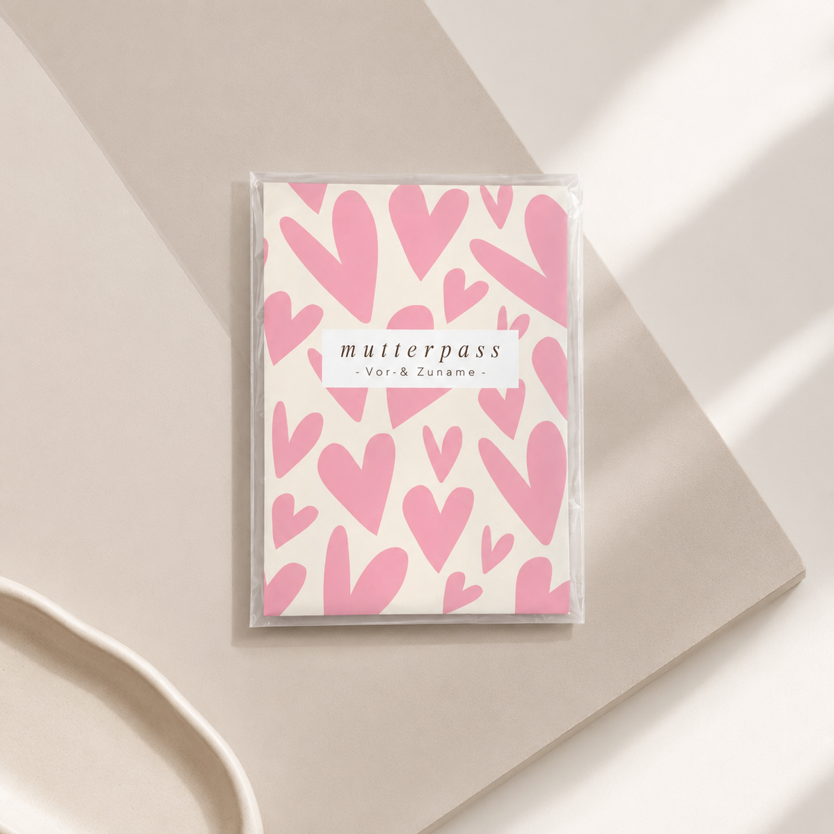 MUTTERPASSHÜLLE - Herzen rosa creme personalisiert