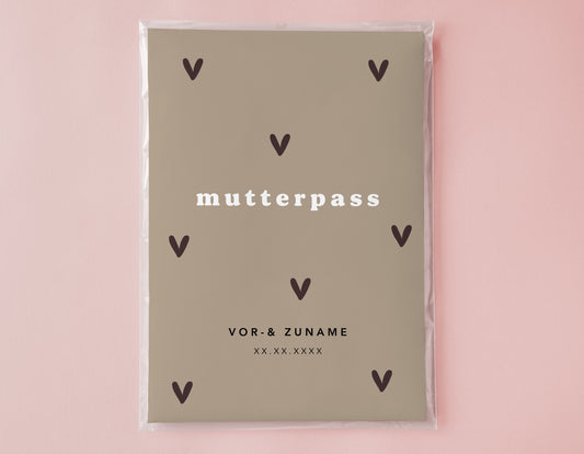 MUTTERPASSHÜLLE - Herzen braun 2 personalisiert